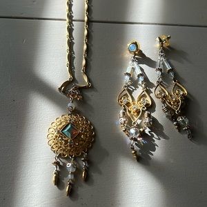 *Stunning 80s Vintage Brushed gold Aurora borealis crystal necklace/earring set